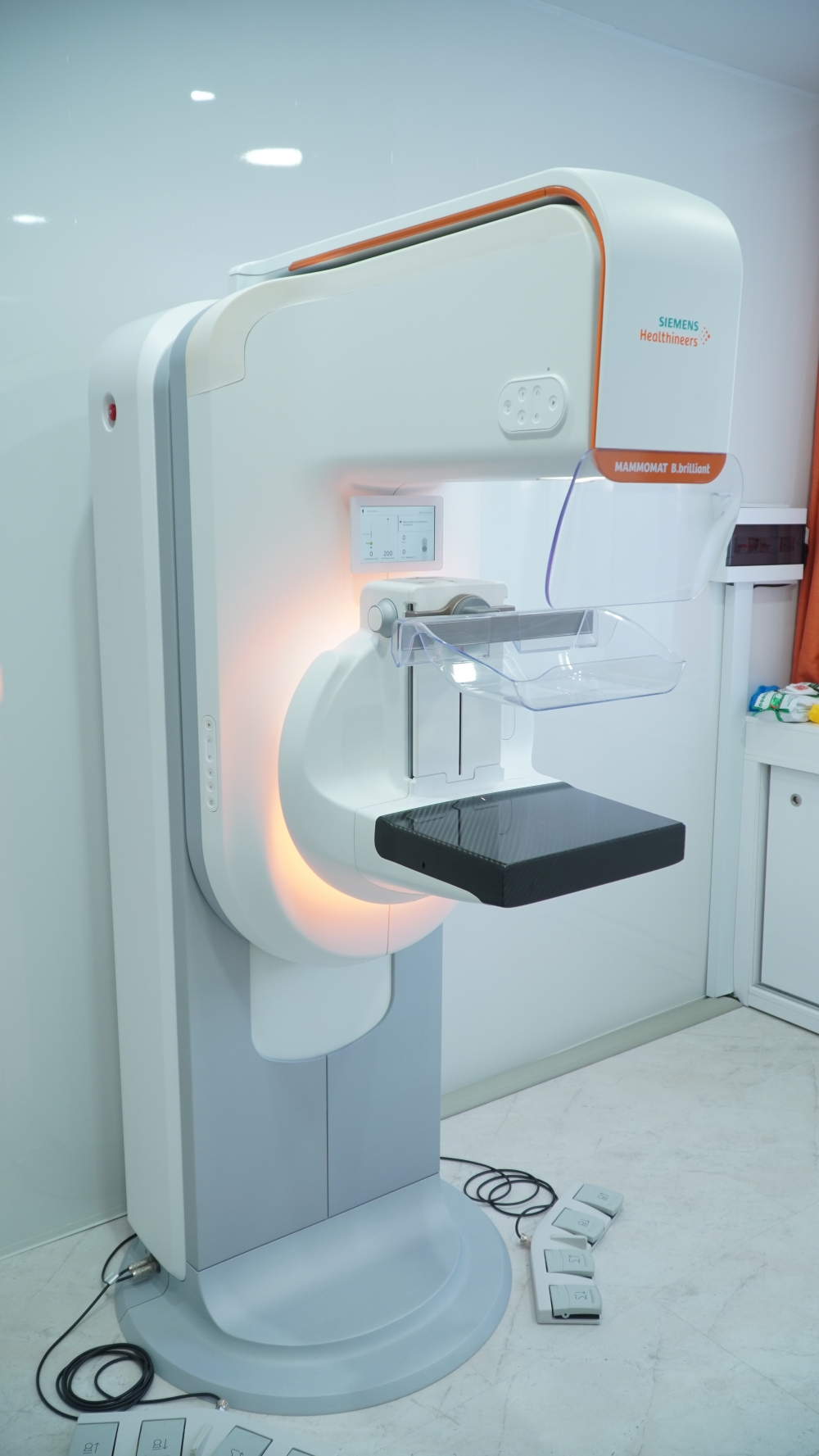 Нова апаратура за мамография 69